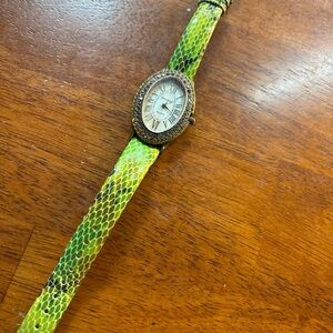HW41 Vintage Heidi Daus Green Snakeskin Band New Battery Very Nice